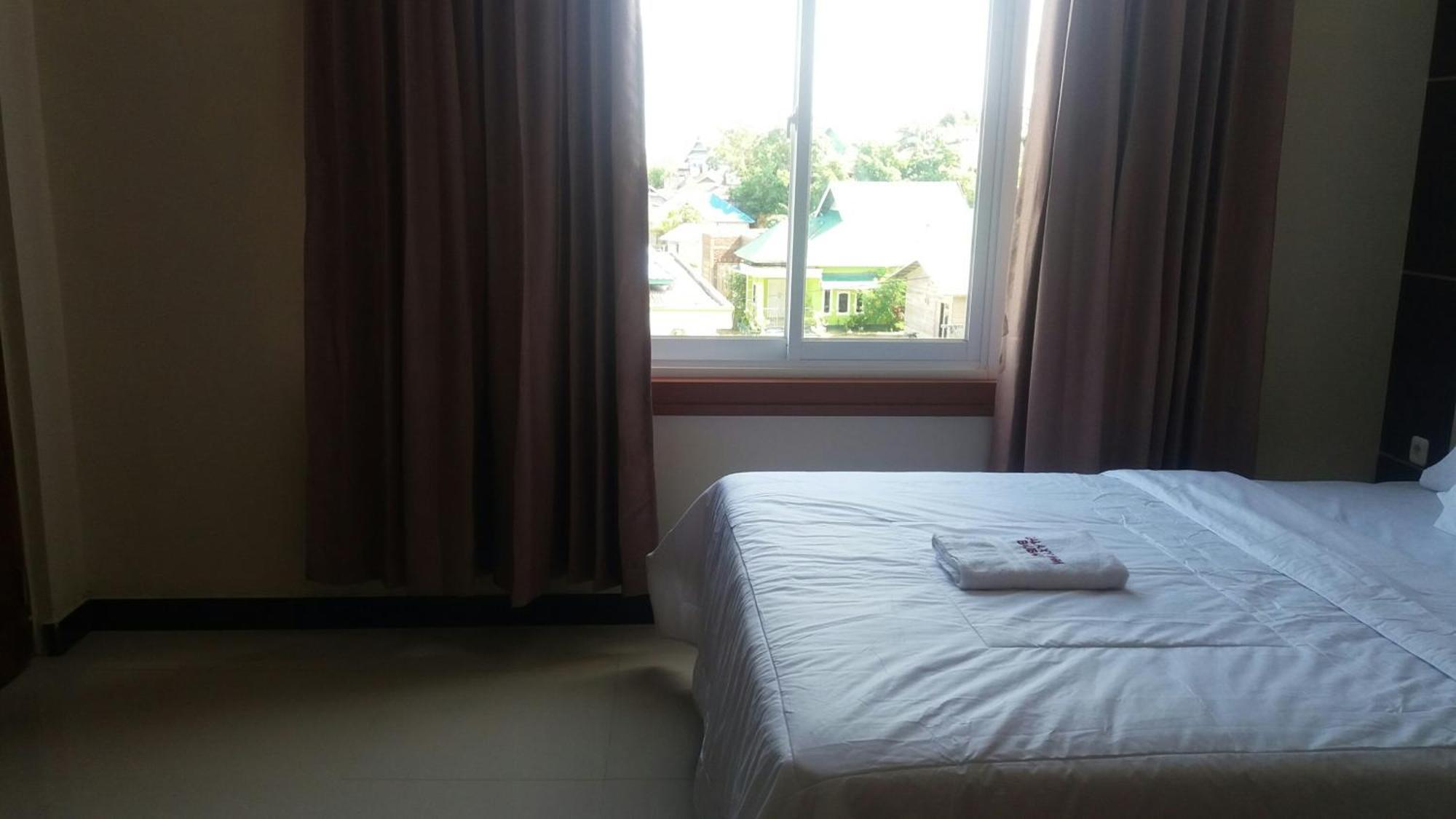 Galaxy Inn Baubau Exterior photo