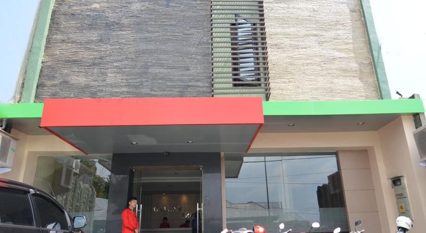 Galaxy Inn Baubau Exterior photo