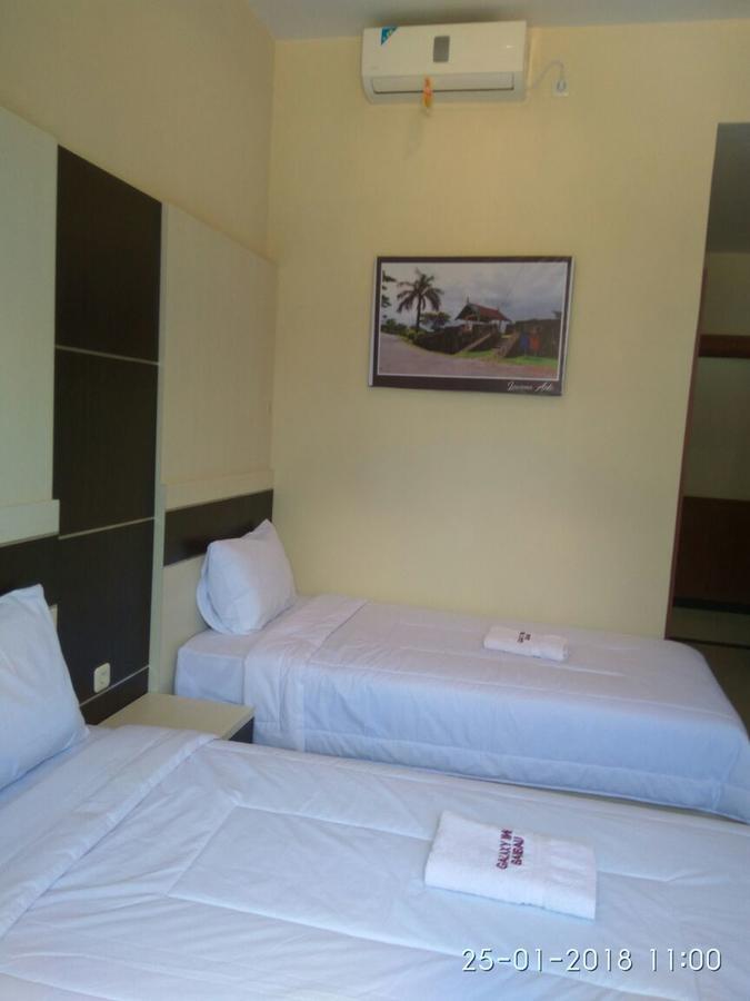 Galaxy Inn Baubau Exterior photo